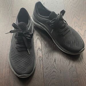 CROCS women’s LiteRide Black Sneakers